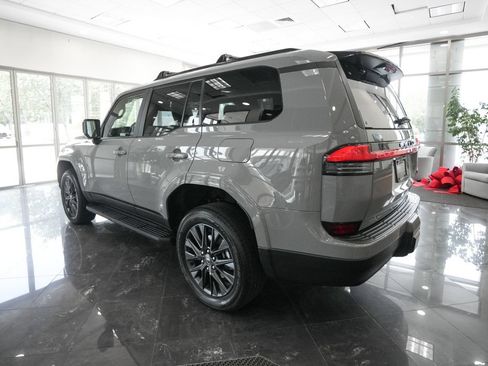 Certified 2026 Lexus GX 550 w/ Accessory Package (2T) AWD/4WD image 5