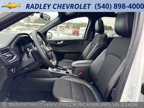 Used 2025 Ford Escape ST-Line w/ Equipment Group 301A image 3