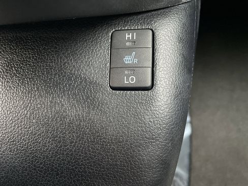 Used 2017 Toyota Prius Prime Premium image 64