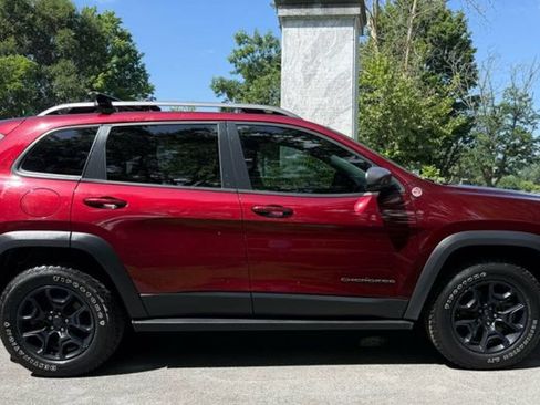 Used 2020 Jeep Cherokee Trailhawk AWD/4WD image 6
