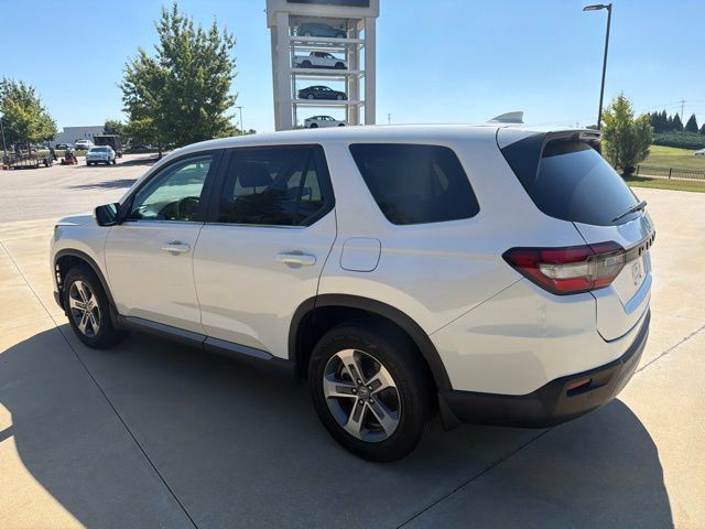 Used 2025 Honda Pilot EX-L image 11