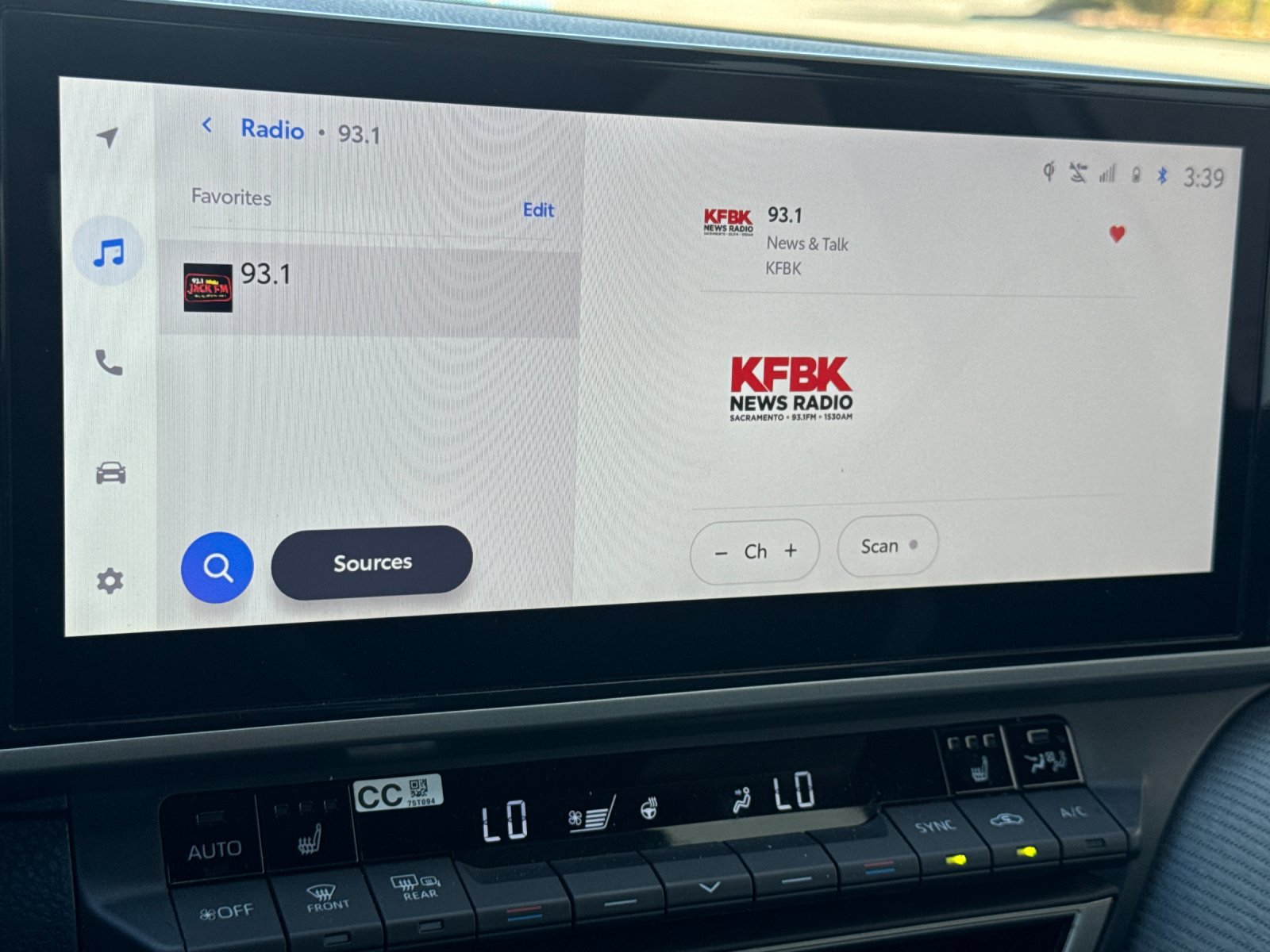 Used 2026 Toyota Camry SE w/ Multimedia Upgrade Package FWD image 17