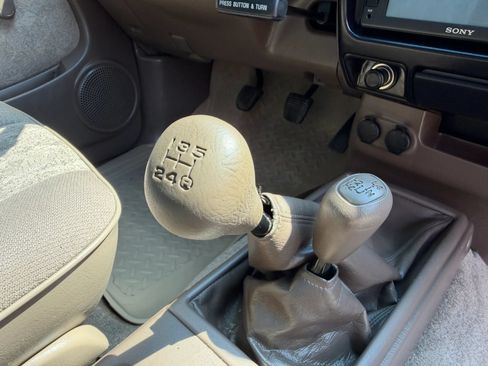 Used 2000 Toyota Tacoma 4x4 Regular Cab w/ Value Edition Plus Pkg image 16