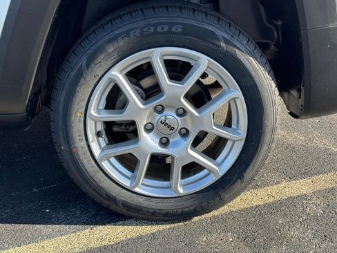 Used 2023 Jeep Renegade Latitude image 7