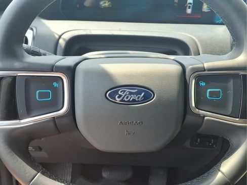 Used 2025 Ford Expedition Active AWD/4WD image 14