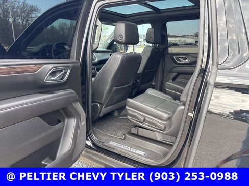 Used 2021 Chevrolet Suburban Z71 w/ Z71 Signature Package image 19
