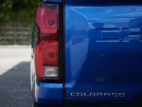 Used 2023 Chevrolet Colorado Z71 w/ Z71 Convenience Package 2 AWD/4WD image 12