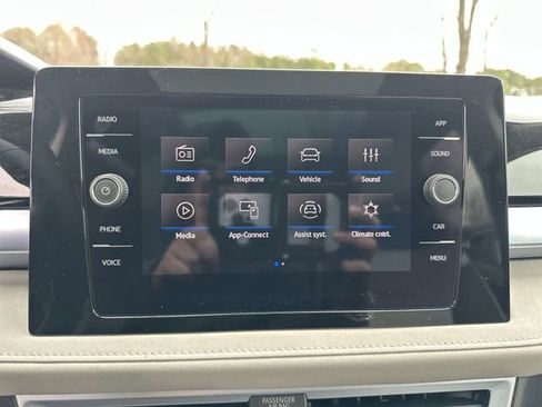 New 2026 Volkswagen Taos SE image 23