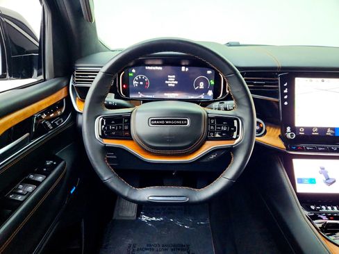 Used 2023 Jeep Grand Wagoneer Series III image 17