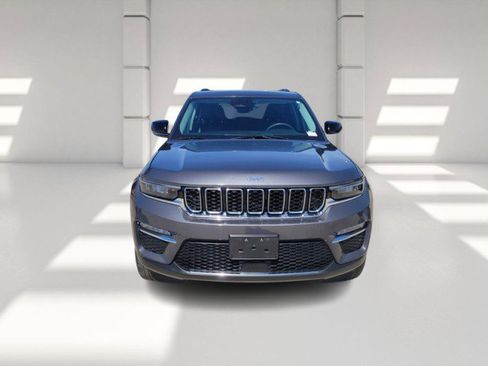Used 2023 Jeep Grand Cherokee Limited image 3