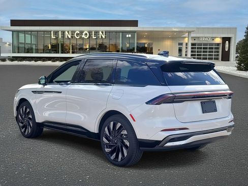 Used 2024 Lincoln Nautilus Reserve w/ Equipment Group 202A image 3