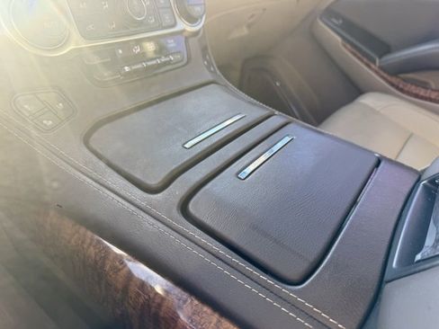 Used 2020 Chevrolet Suburban Premier image 30