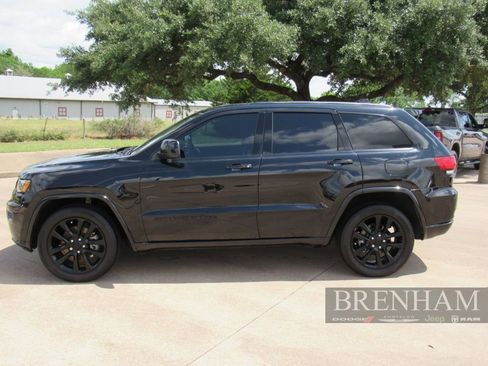 Used 2021 Jeep Grand Cherokee Laredo X RWD image 2