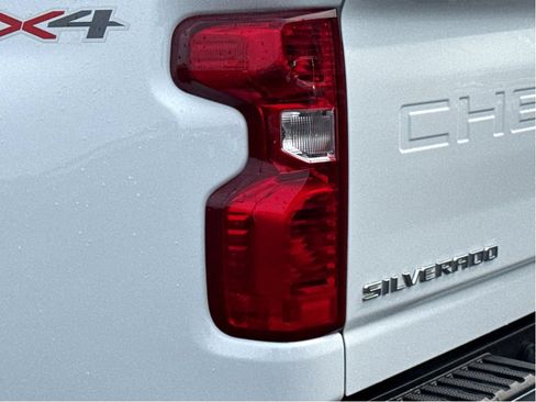Used 2025 Chevrolet Silverado 2500 LT w/ Convenience Package AWD/4WD image 6
