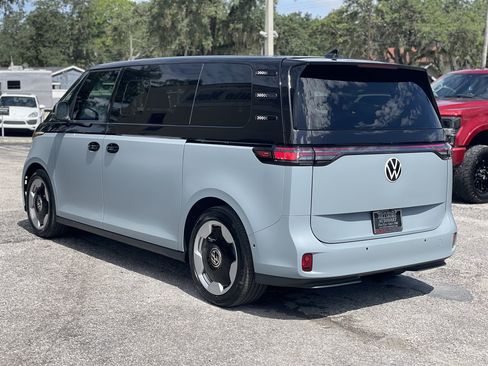 Used 2025 Volkswagen ID. Buzz Pro S RWD image 18