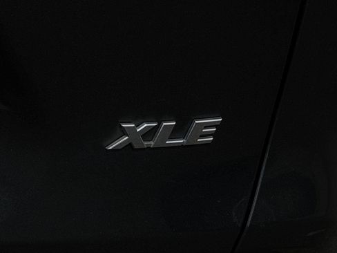 Used 2020 Toyota RAV4 XLE Premium FWD image 29