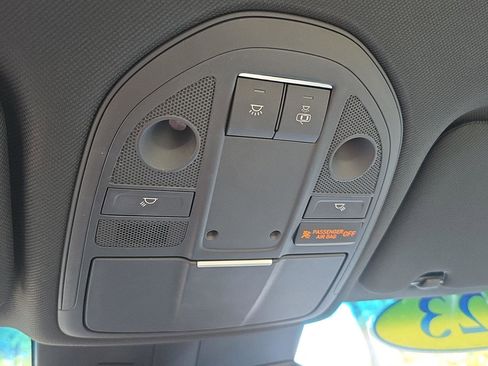 Used 2023 Genesis G70 2.0T image 23