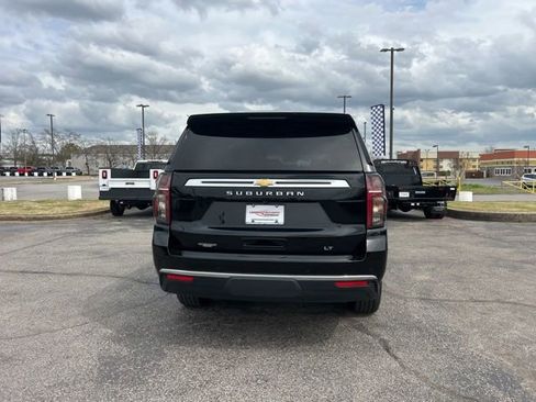 Used 2024 Chevrolet Suburban LT image 4