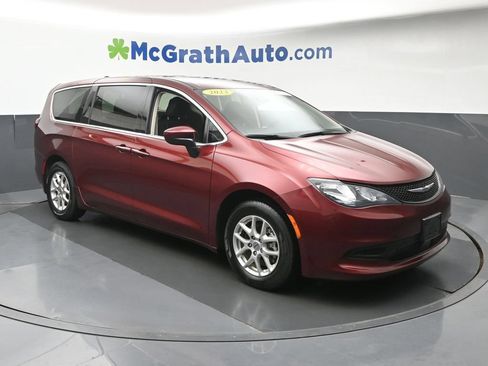 Used 2023 Chrysler Voyager LX FWD image 2