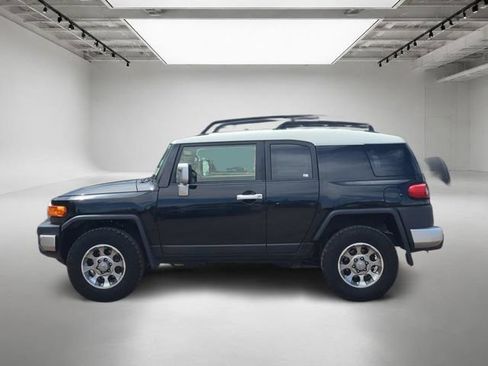 Used 2012 Toyota FJ Cruiser 4WD w/ Upgrade Pkg image 2