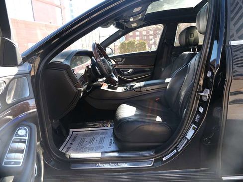 Used 2018 Mercedes-Benz S 560 4MATIC Sedan w/ Premium Package image 17