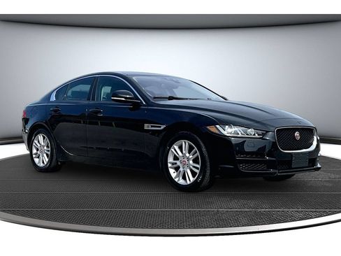 Used 2018 Jaguar XE Premium AWD/4WD image 14