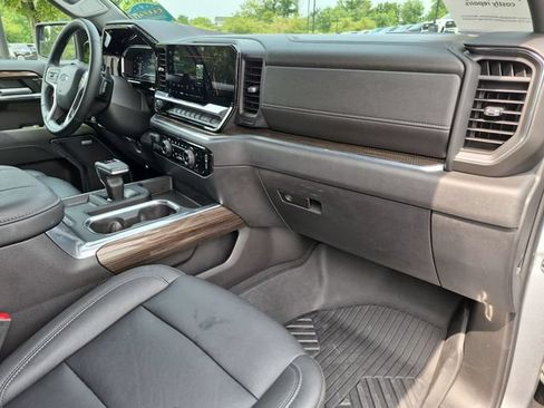 Used 2024 Chevrolet Silverado 1500 LT Trail Boss w/ Convenience Package II AWD/4WD image 31