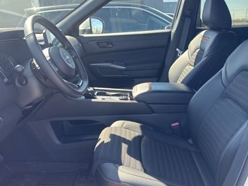 Used 2025 Nissan Pathfinder Rock Creek image 9