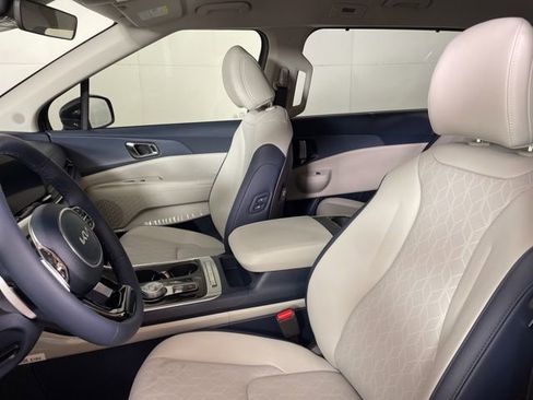 New 2026 Kia Carnival EX image 18