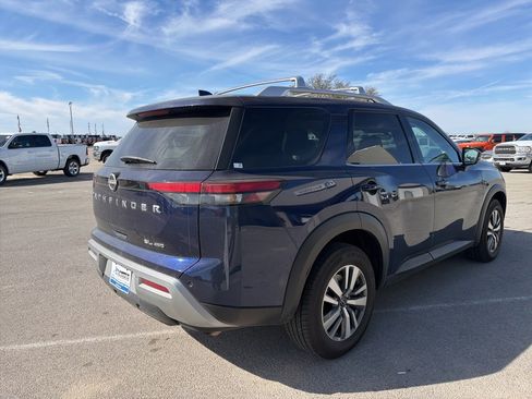 Used 2023 Nissan Pathfinder SL image 5