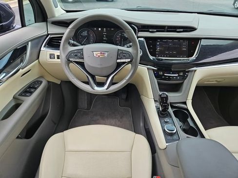 Used 2024 Cadillac XT6 Premium Luxury w/ Technology Package AWD/4WD image 12
