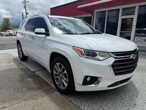 Used 2019 Chevrolet Traverse Premier w/ Driver Confidence II Package FWD image 17