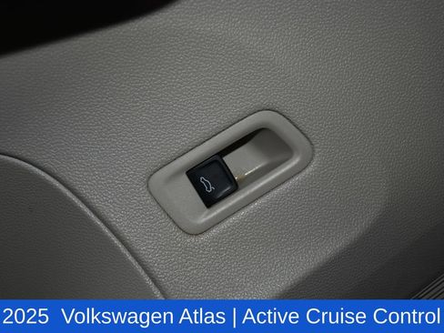 Used 2025 Volkswagen Atlas SEL AWD/4WD image 24