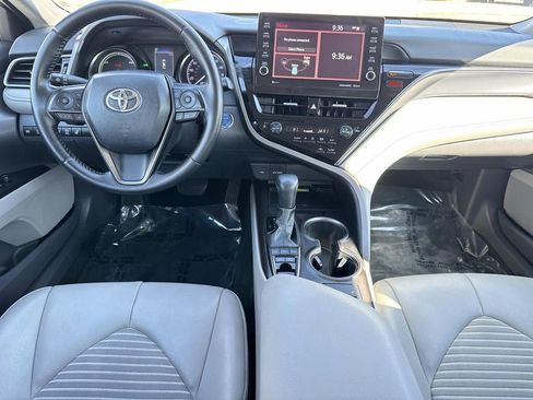 Used 2022 Toyota Camry SE w/ Cold Weather Package image 3
