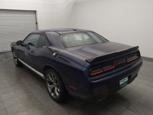 Used 2017 Dodge Challenger SXT RWD image 5