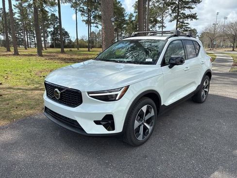 New 2026 Volvo XC40 B5 Plus w/ Protection Package Premier image 7