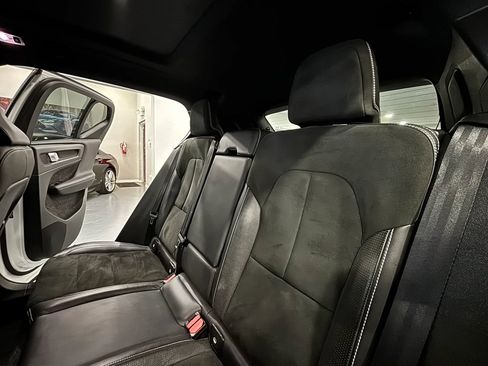 Used 2020 Volvo XC40 T4 R-Design FWD image 15