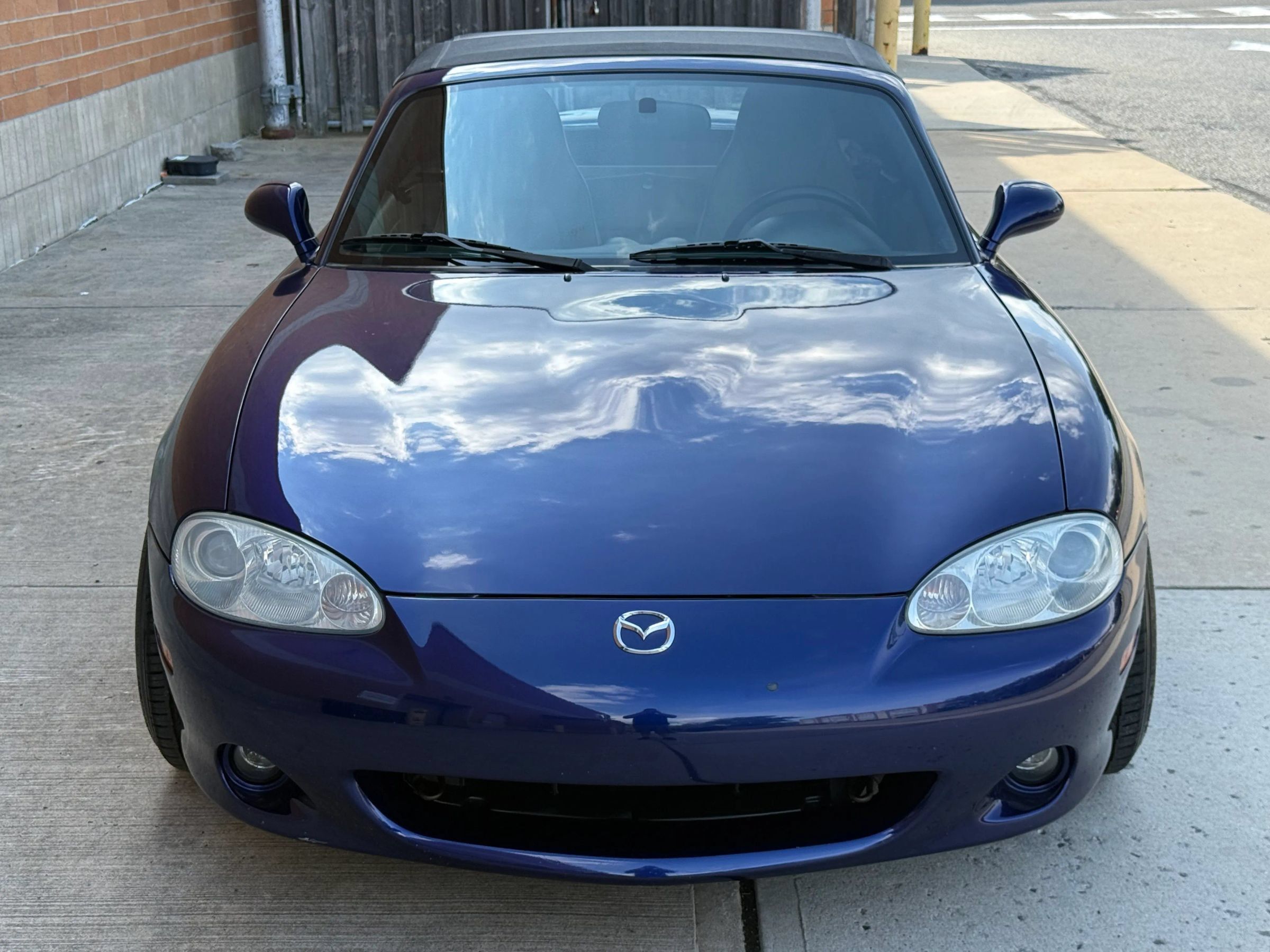 Used 2004 MAZDA MX-5 Miata LS w/ Sports Look Appearance Pkg RWD image 2
