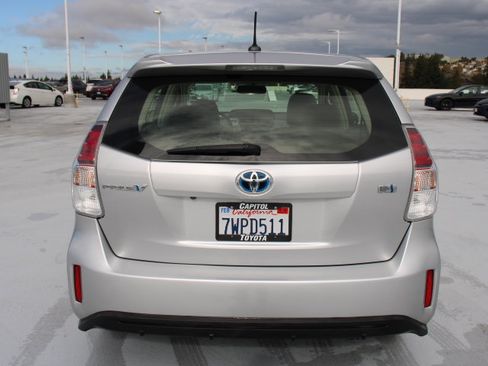 Used 2017 Toyota Prius V Five image 4