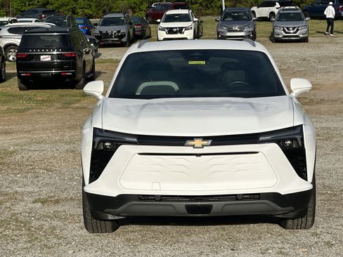 Used 2025 Chevrolet Blazer EV LT AWD/4WD image 2