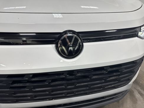 New 2025 Volkswagen Tiguan SE image 42