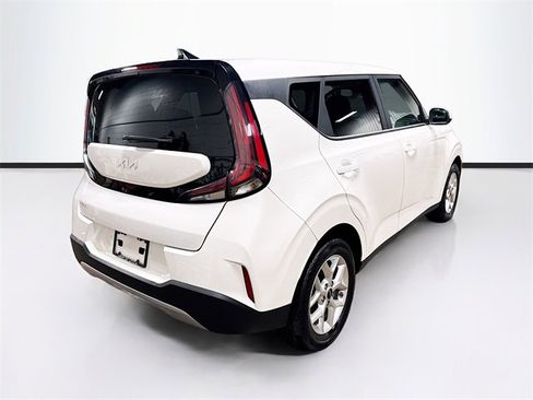 Used 2023 Kia Soul LX w/ LX Technology Package image 7