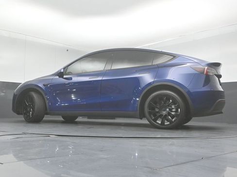 Used 2022 Tesla Model Y Long Range image 32