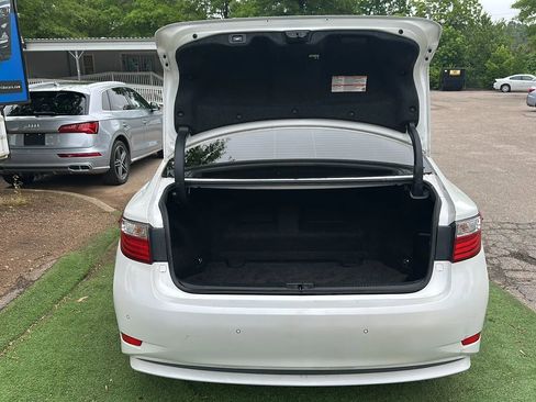Used 2015 Lexus ES 300h w/ Navigation System Package FWD image 12