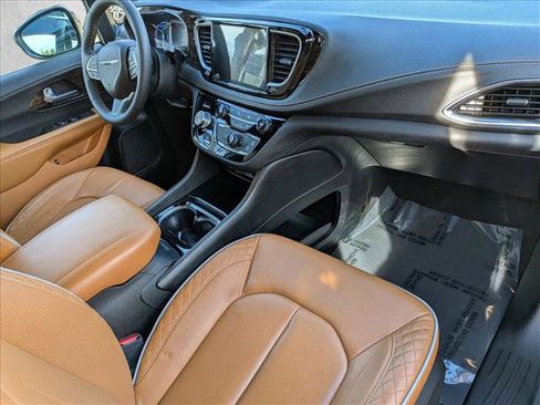 Used 2023 Chrysler Pacifica Pinnacle image 19