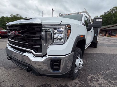 Used 2023 GMC Sierra 3500 Pro w/ Convenience Package AWD/4WD image 7