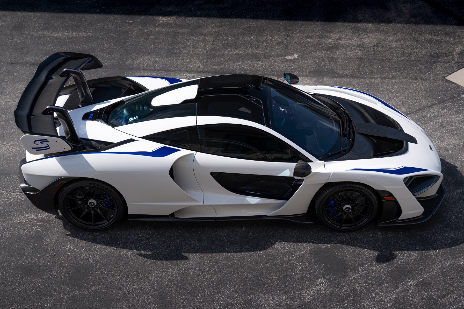 Used 2019 McLaren Senna RWD image 14