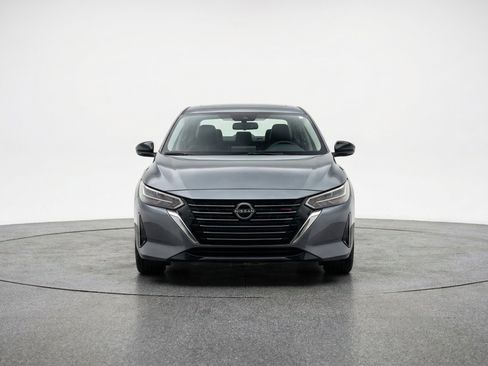 Used 2025 Nissan Sentra SV FWD image 2