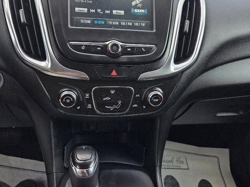 Used 2018 Chevrolet Equinox LT image 23