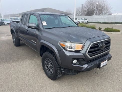 Used 2018 Toyota Tacoma SR5 image 3